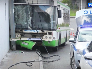 В Зеленограде автобус врезался в стену