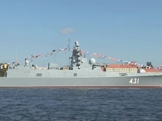 Петербург готовится к главному военно-морскому параду в День ВМФ