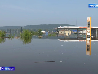 Наводнение в Иркутской области: уровень воды шел на повышение всю ночь