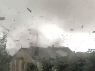 В Люксембурге торнадо срывал крыши с домов