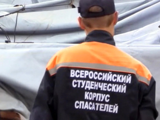 Бороться с пожарами в Сибири помогают будущие спасатели