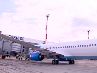 Внуково-Гагарин: в саратовский аэропорт прибыл первый самолет