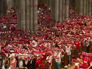 В Кёльне футбольные фанаты помолились за успешный сезон