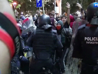 Барселона в огне: баррикады, уличные бои и испуганные туристы