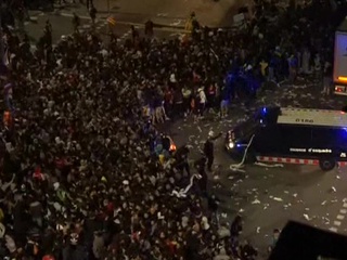 В ночной Барселоне снова разгораются протесты