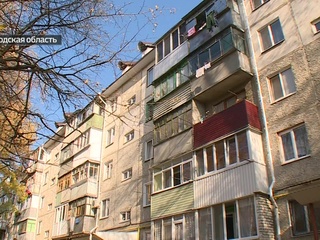 В Белгороде соседи помогли одинокой пенсионерке спасти квартиру