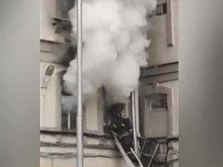 На Большой Сухаревской горит жилой дом: пострадали 5 человек