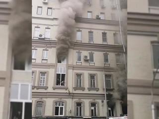 Очевидцы сняли на видео пожар на Большой Сухаревской
