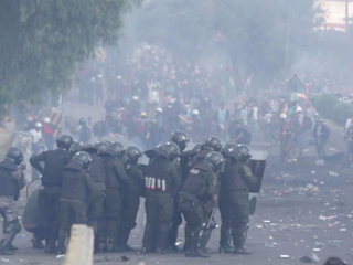 Самая горячая точка: в боливийской Кочабамбе продолжаются столкновения с полицией