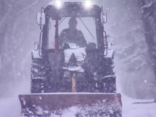 Снежный циклон нарушил энергоснабжение на Сахалине