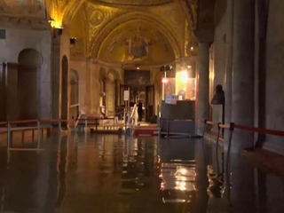 Аква альта: почему Венецию не могут уберечь от наводнений?
