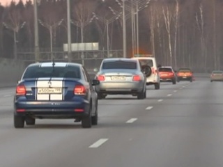На трассе Москва - Петербург проходит тестовый автопробег