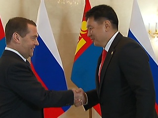Дмитрий Медведев проводит переговоры с главой правительства Монголии