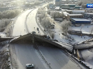 В сети появились кадры момента обрушения моста в Оренбургской области