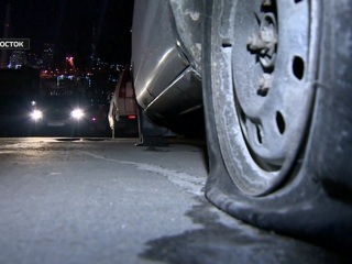 Во Владивостоке ищут преступника, который прокалывает колеса у машин скорой помощи