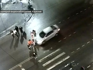 В Петрозаводске водитель на иномарке сбил людей на переходе