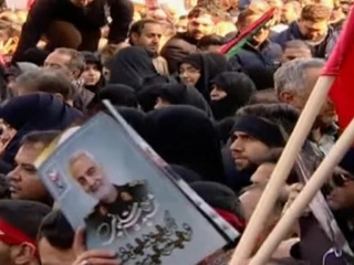 Церемонию прощания с Сулеймани возглавил аятолла Хаменеи