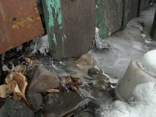 Жители Тувы жалуются на затопленные подвалы