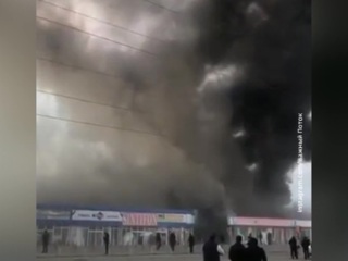 В пригороде Баку тушат пожар в торговом центре 