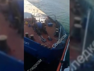 Сухогруз и танкер столкнулись в Ростове-на-Дону