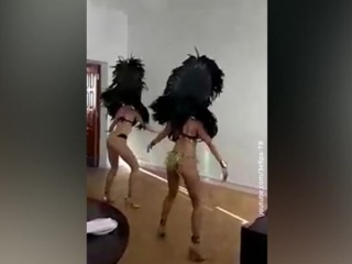 Кольчугинский карнавал: чиновников поздравили с 23 февраля танцами в бикини и перьях