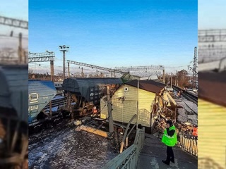 Два грузовых поезда столкнулись в Казани