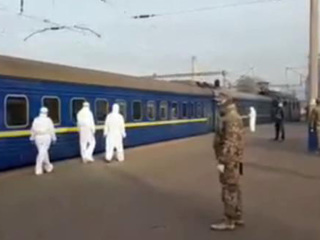 Спецпоезд из России доставил в Киев несколько сотен украинцев