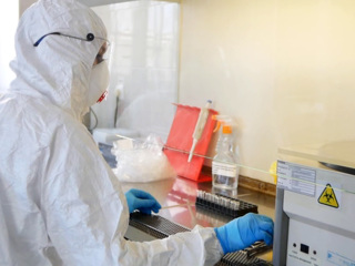 На Урале тест на коронавирус делают государственные больницы и частные лаборатории
