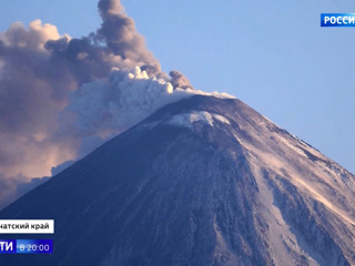 За извержением вулкана Ключевской на Камчатке наблюдают в режиме реального времени