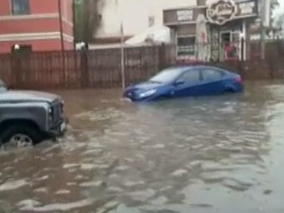 Улицы Нижнего Новгорода затопило из-за ливня