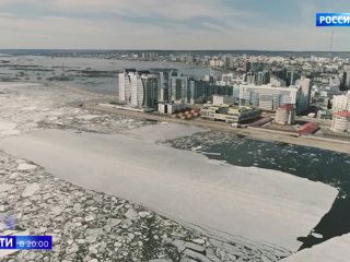 Большая вода принесла льдины прямо к черте Якутска