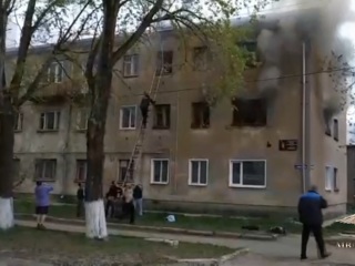 Полицейские спасли из горящего дома в Комсомольске маму с дочкой