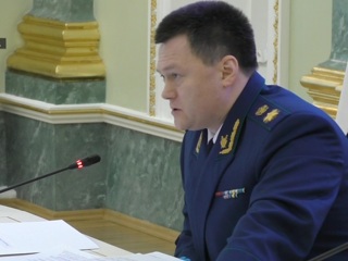 Игорь Краснов поручил прокурорам следить за соблюдением трудовых прав россиян