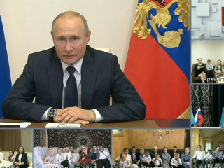 Путин поблагодарил многодетных родителей за выбор в пользу большой семьи