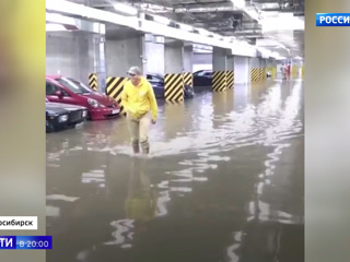 Проливные дожди: в Новосибирске центр города скрылся под водой