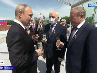 Путин наградил тех, на ком держится страна