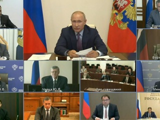 Путин: все больше молодых людей участвуют в акциях, посвященных ВОВ