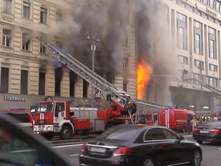 В жилом доме на Тверской улице в Москве вспыхнул пожар