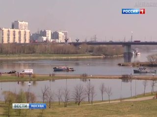 На Москве-реке затонули два катера и баржа