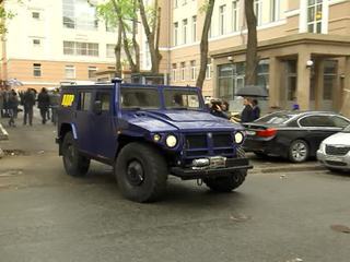 Жириновский подарил украинским ополченцам бронеавтомобиль 