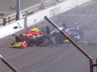 Автогонщик Алешин попал в аварию в гонке в Индианаполисе