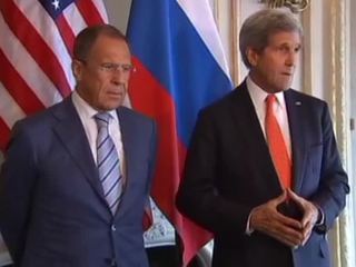 Олланд и Путин крепко пожали друг другу руки
