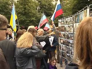 Парижане провели митинг в поддержку украинских детей