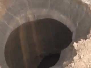 Метеорит или бомба: на Ямале нашли загадочную гигантскую воронку