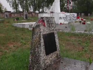 МИД Польши осудил осквернение могил советских солдат